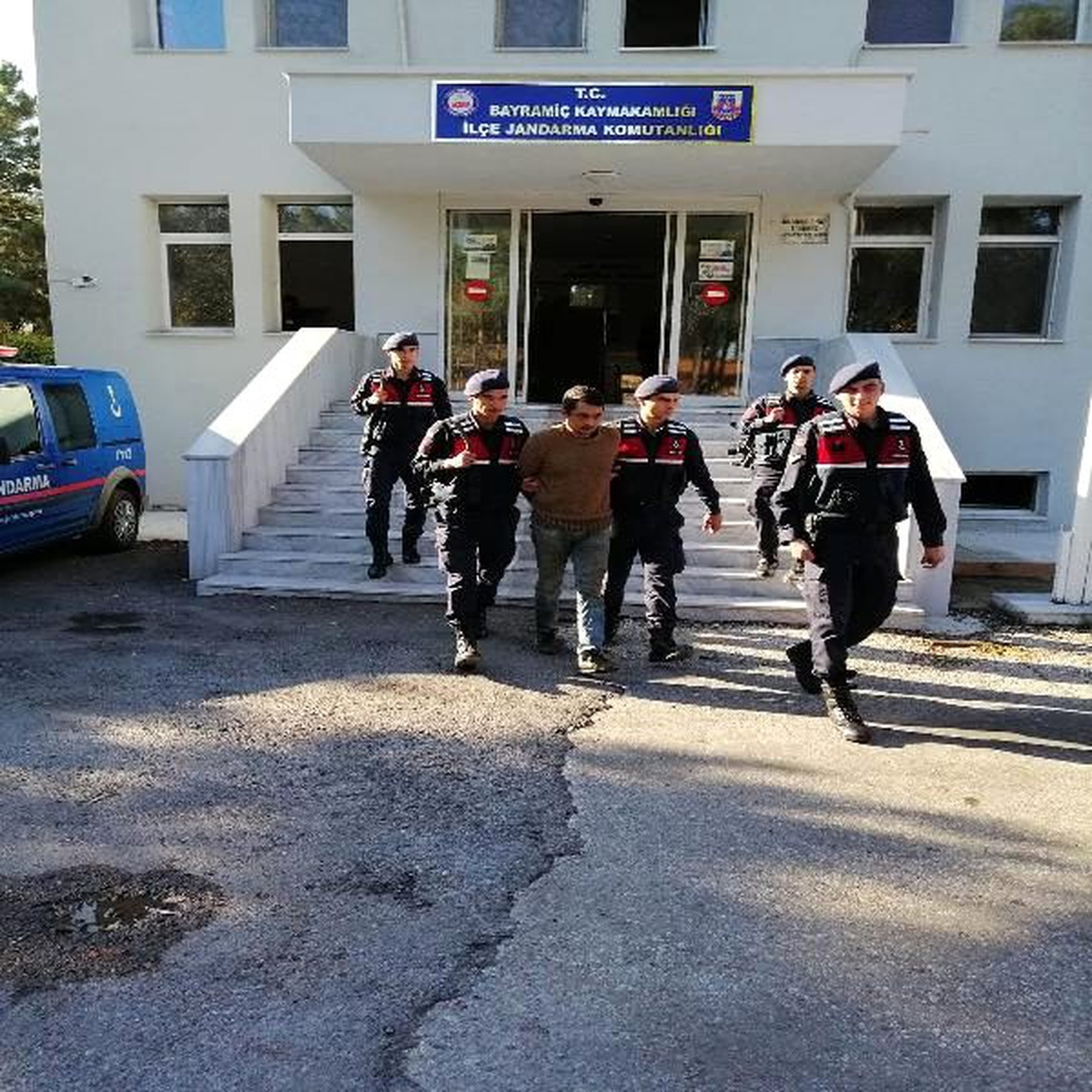 Cezaevi firarisi saklandığı çatıda yakalandı