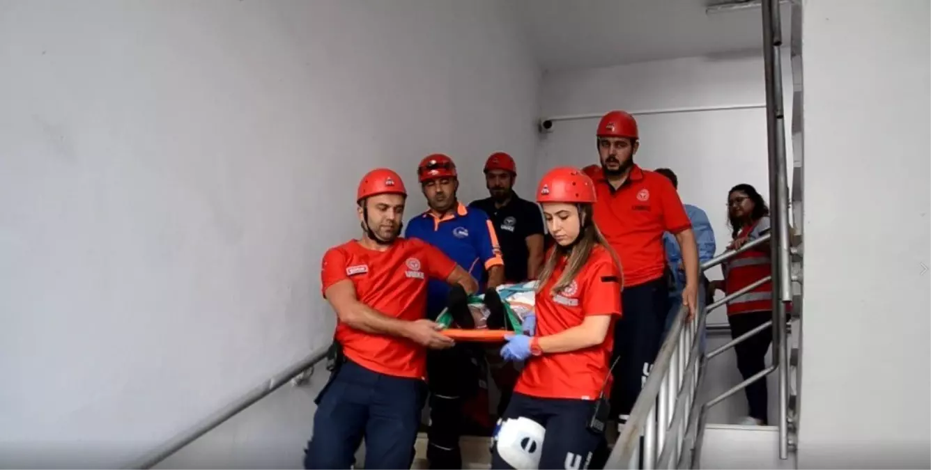 Eğitim ve araştırma hastanesi\'nde deprem tatbikatı