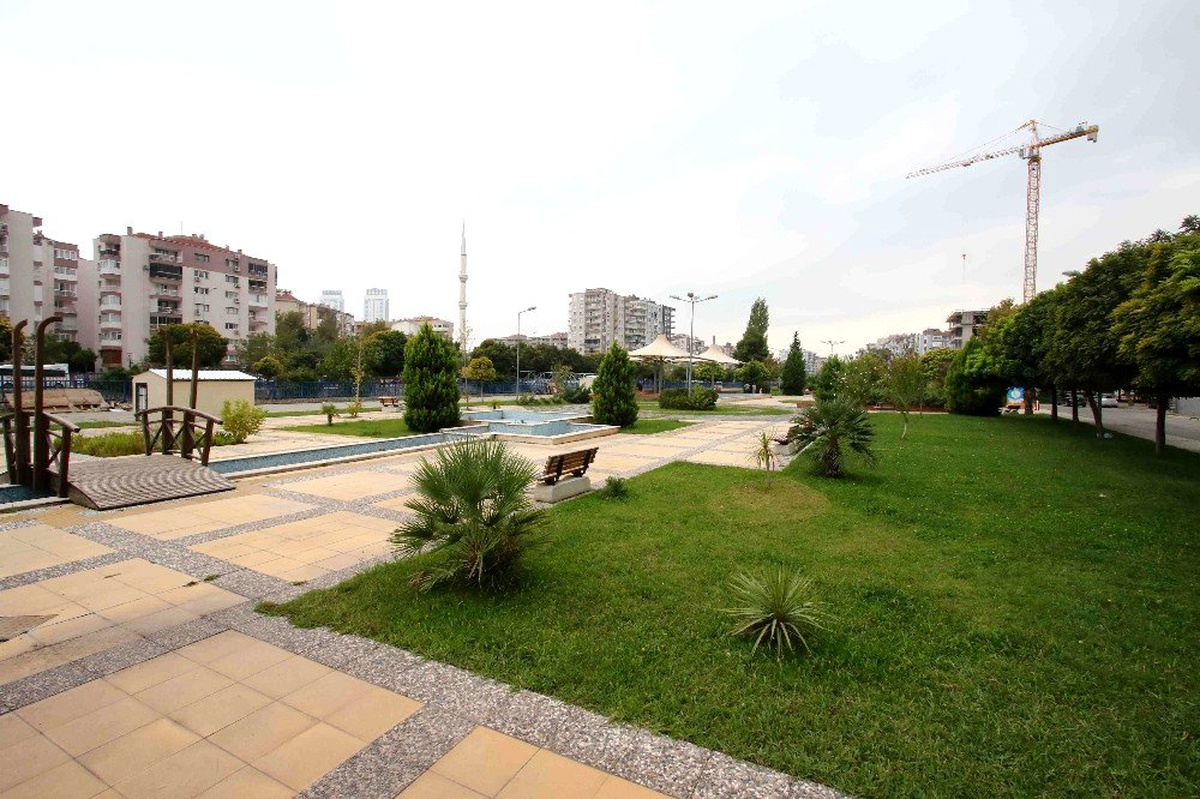 İsimleri Bayraklı\'daki parklarda yaşatılacak