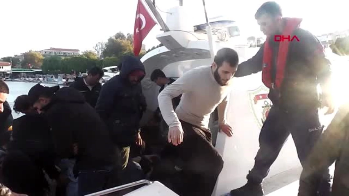 İzmir çeşme ve dikili açıklarında 201 kaçak ile 4 organizatör yakalandı