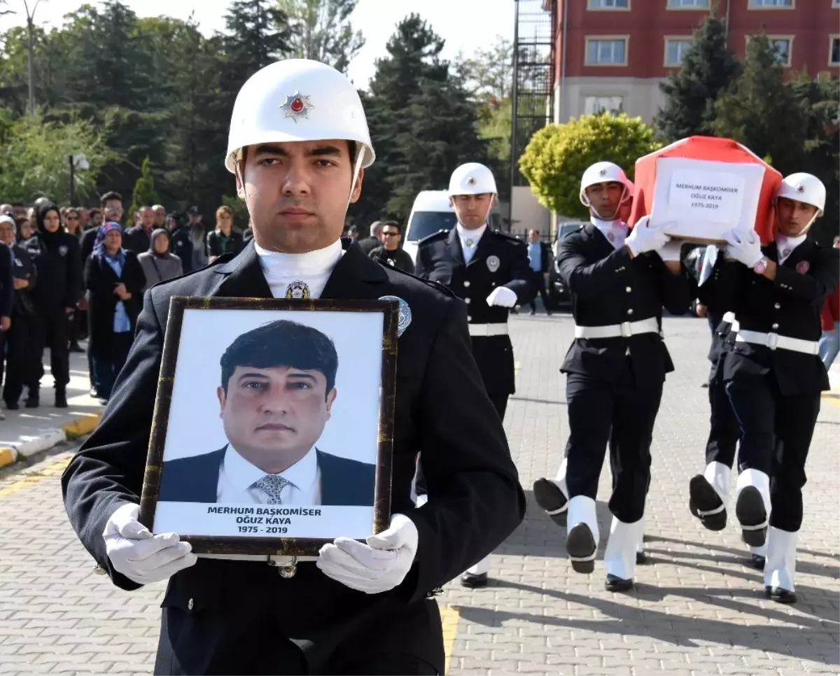 Kalp krizi geçiren başkomiser son yolculuğuna uğurlandı.