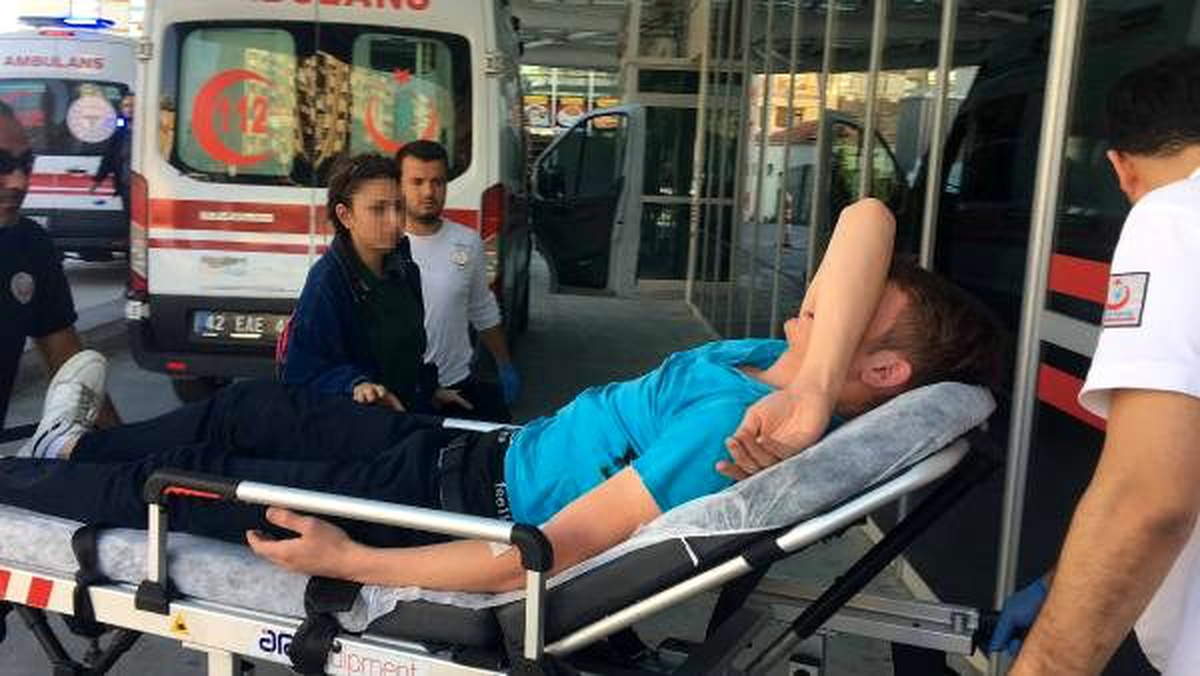 Liseli gençlerin bıçaklı kavgası: 1 yaralı