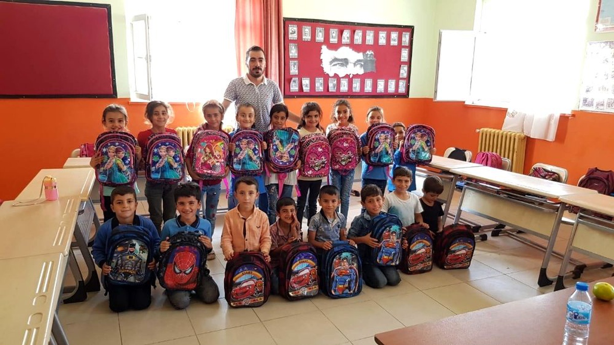 Minik öğrenci Şırnak\'tan mektup yazdı, İzmir\'den yardım eli ulaştı