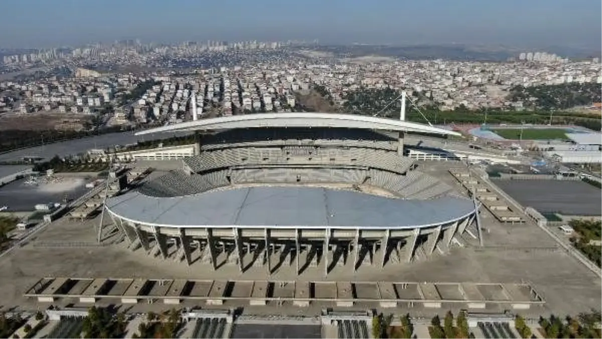 Olimpiyat stadı\'nda 2020 şampiyonlar ligi finali için çalışmalar tüm hızıyla sürüyor (havadan...