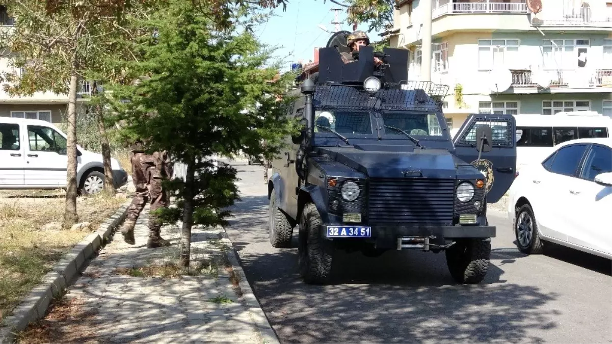 Pompalı tüfekle pencereden ateş açan şahıs polis tarafından ikna edildi