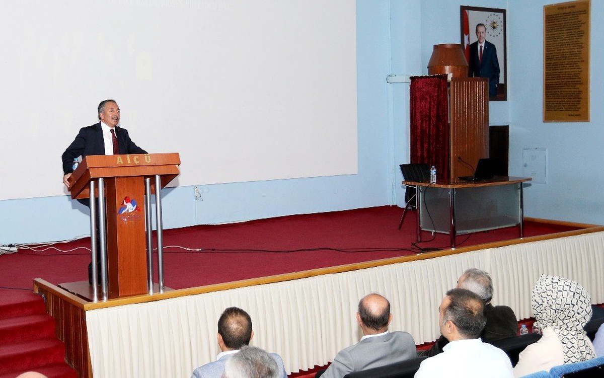 Rektör Karabulut öğrencilerle bir araya geldi