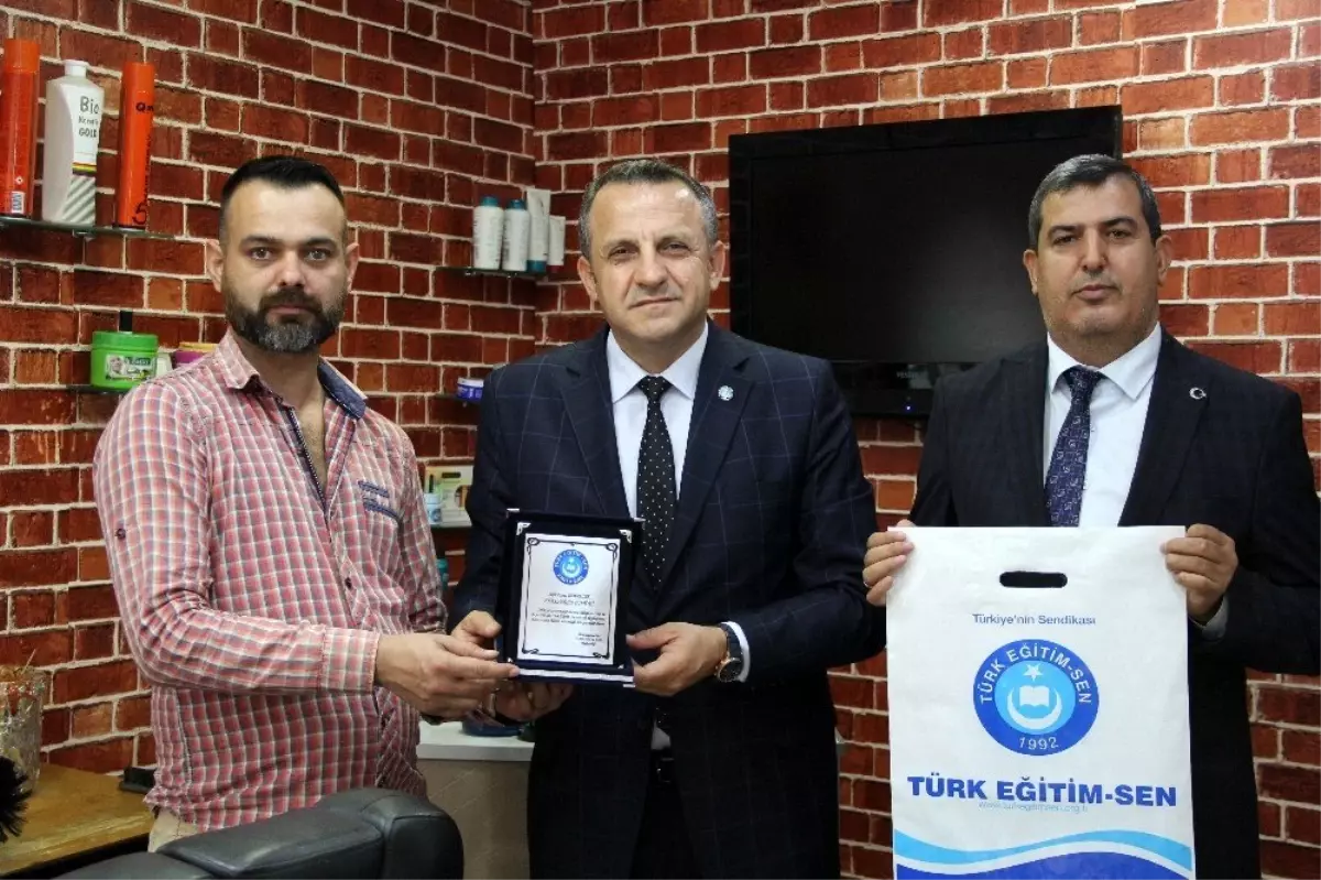 Şehit ailelerine ücretsiz tıraşa, plaketle ödül