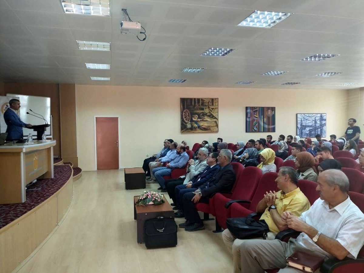 Sosyal Bilimler Akademisi açılışında "Kent ve Siyaset" sunumu