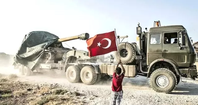 Türk askerlerinin Barış Pınarı Harekatı bölgesine gitme anı gündem oldu