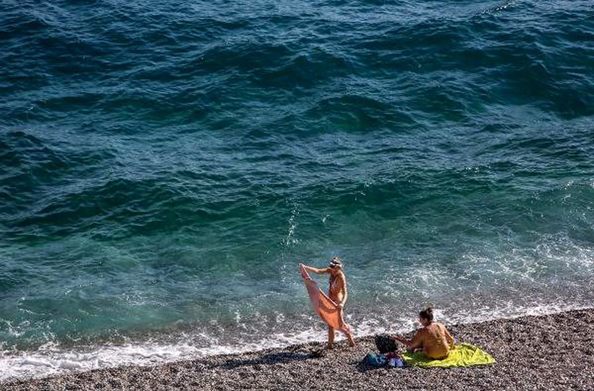 Antalya\'da, ekimde deniz keyfi