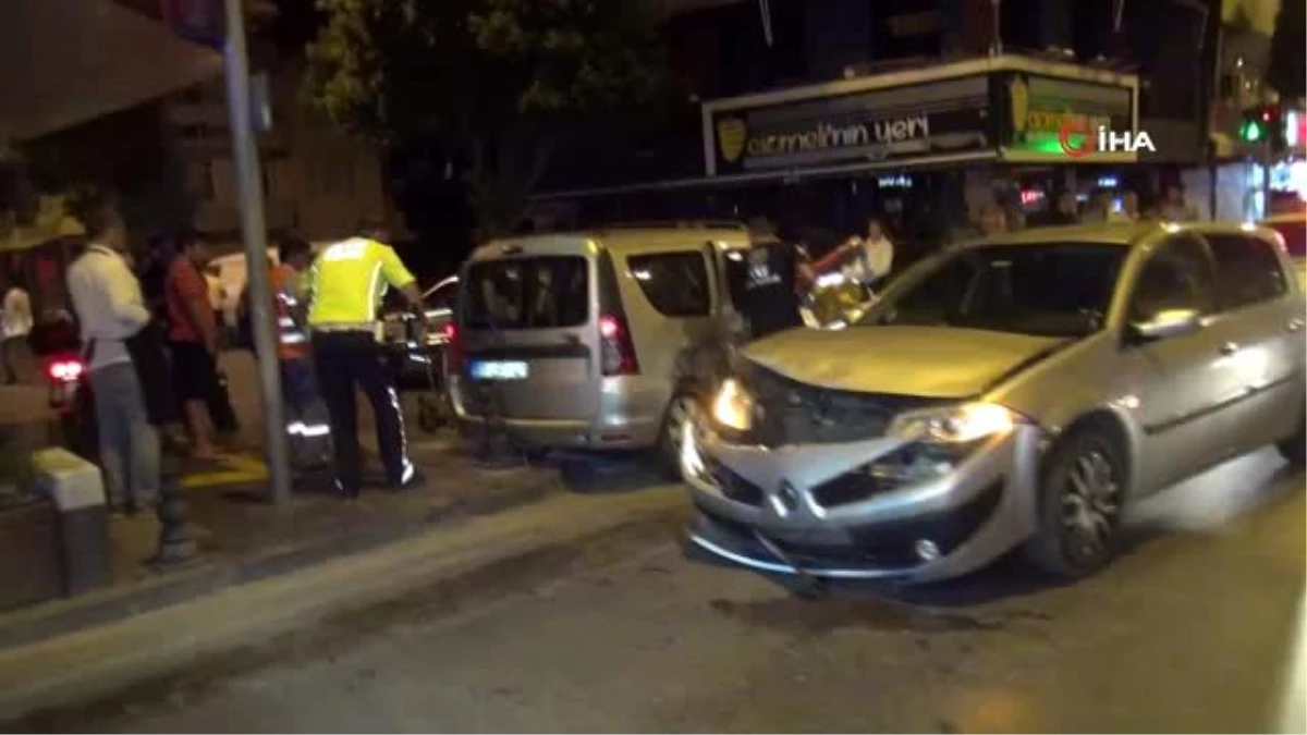 Antalya\'da iki otomobil çarpıştı: 3 yaralı
