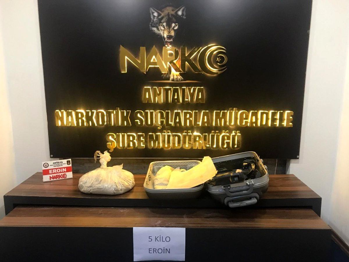 Antalya Havalimanı\'nda uyuşturucu madde yakalandı