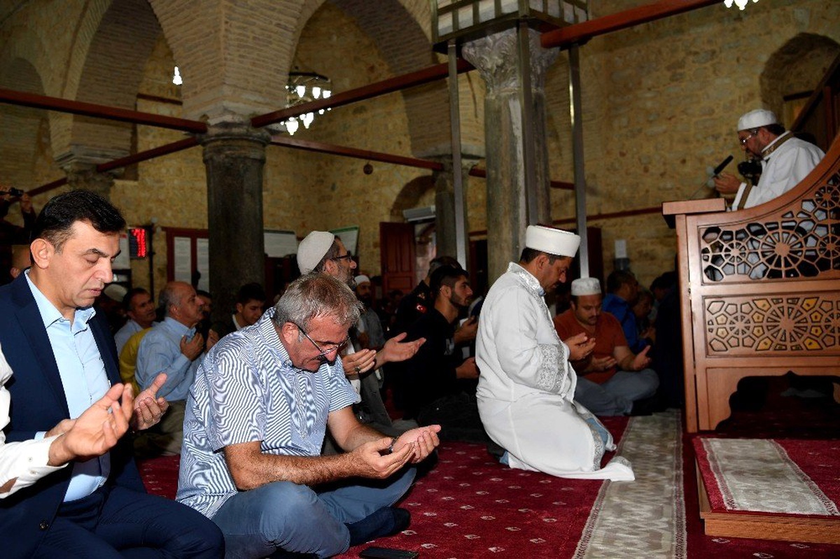 Antalya, zafer için sabah namazında buluştu