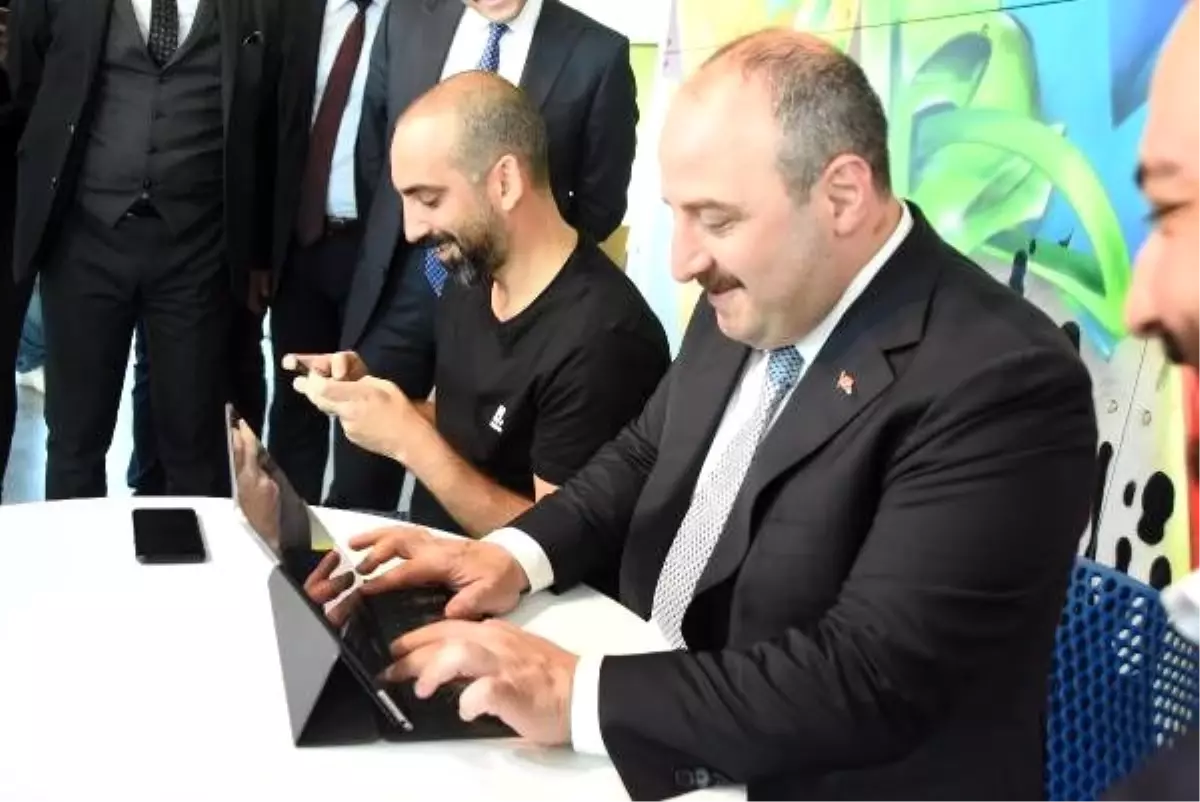 Bakan Varank Kafa Topu Oyununda Rakibini Yendi Son Dakika