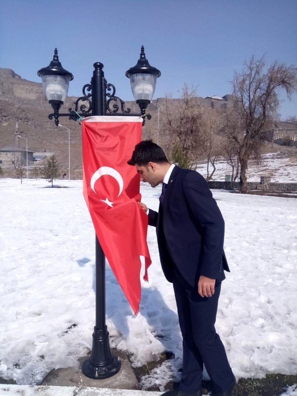 Barış Pınarı Harekatındaki Mehmetçik\'e al bayraklı destek