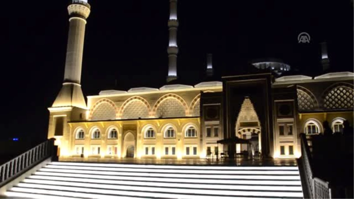 Büyük Çamlıca Camisi\'nde Fetih Suresi okundu