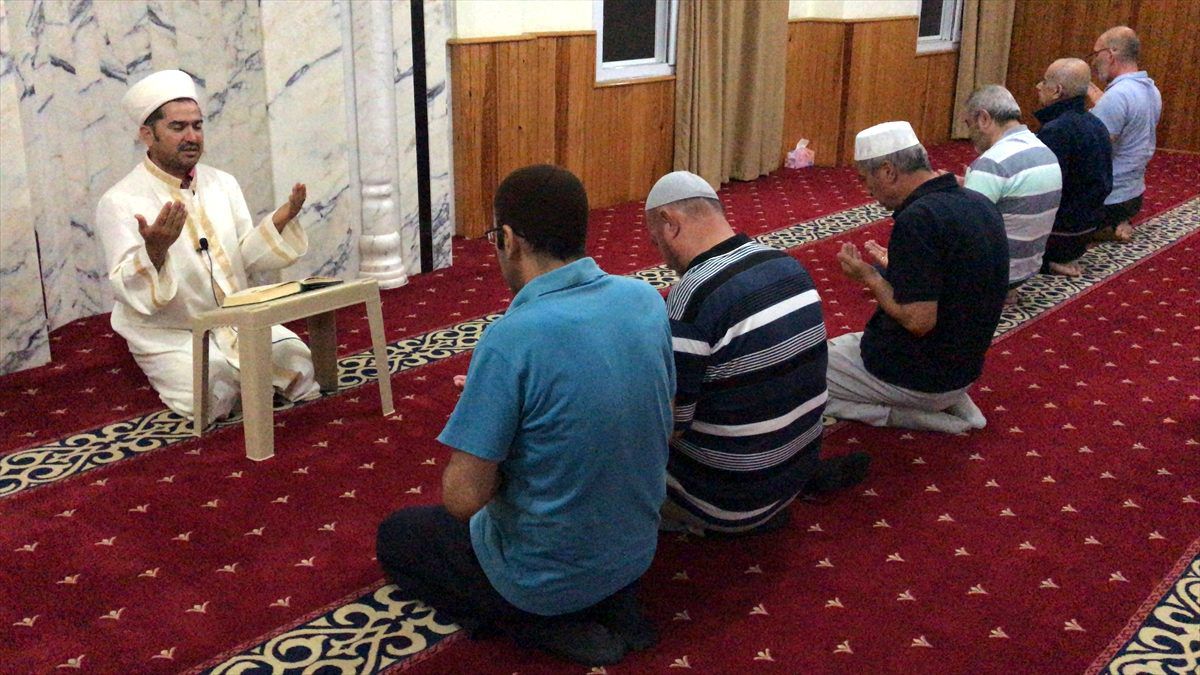 Camilerde Fetih suresi okundu