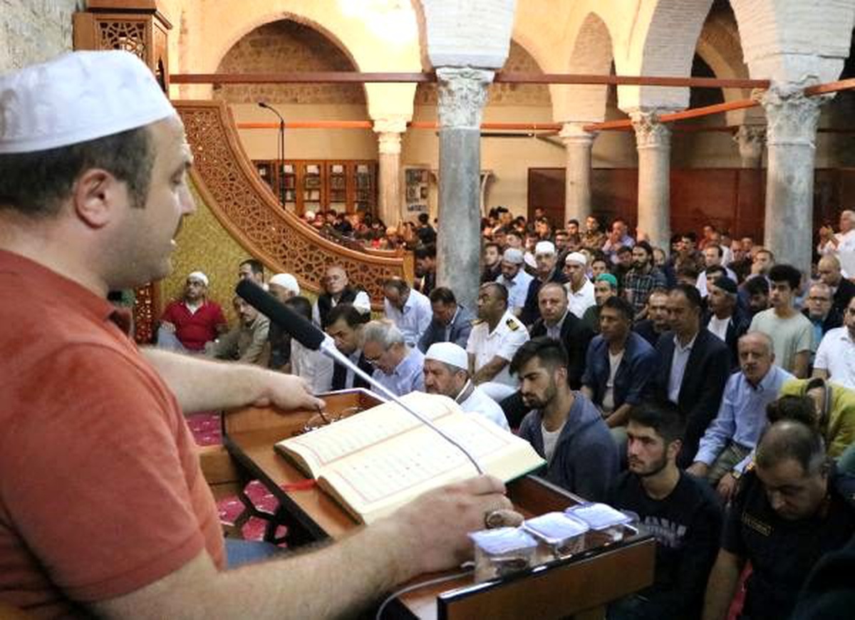 Camilerde mehmetçiğin zaferi için dua edildi