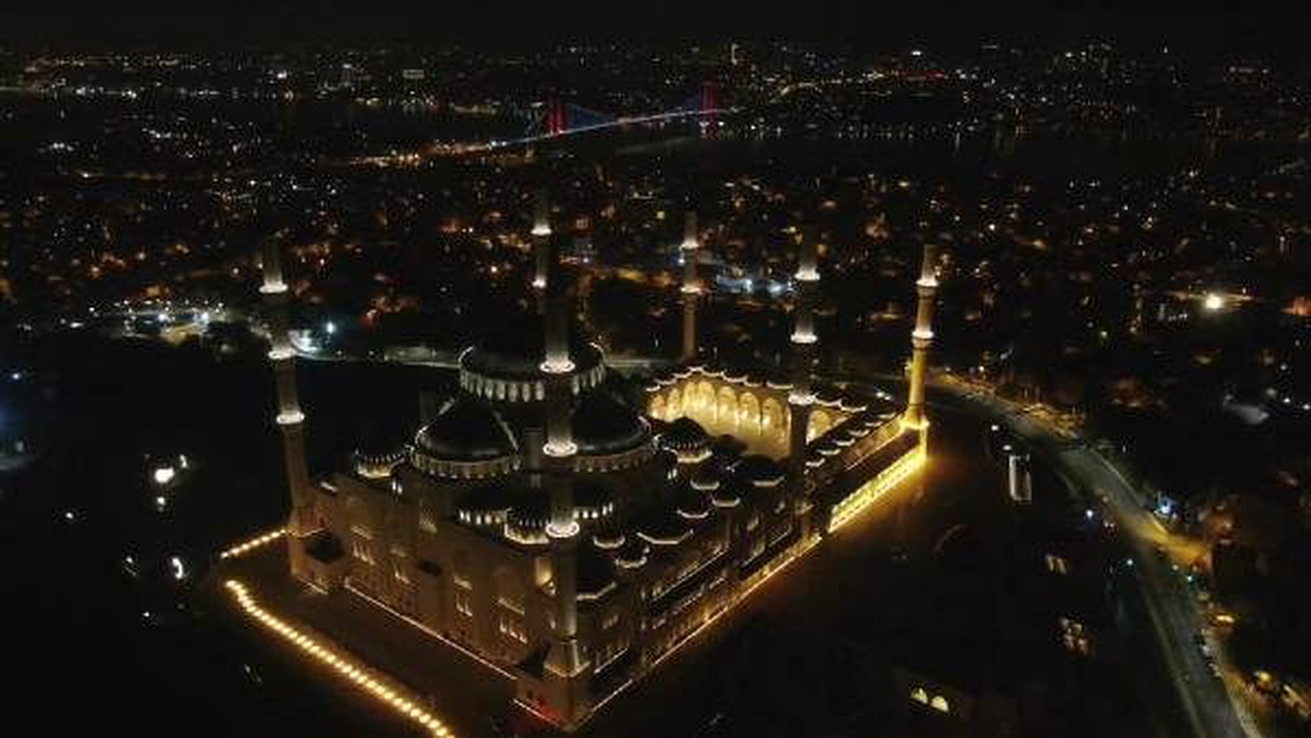 Çamlıca camii\'nde fetih suresi okundu