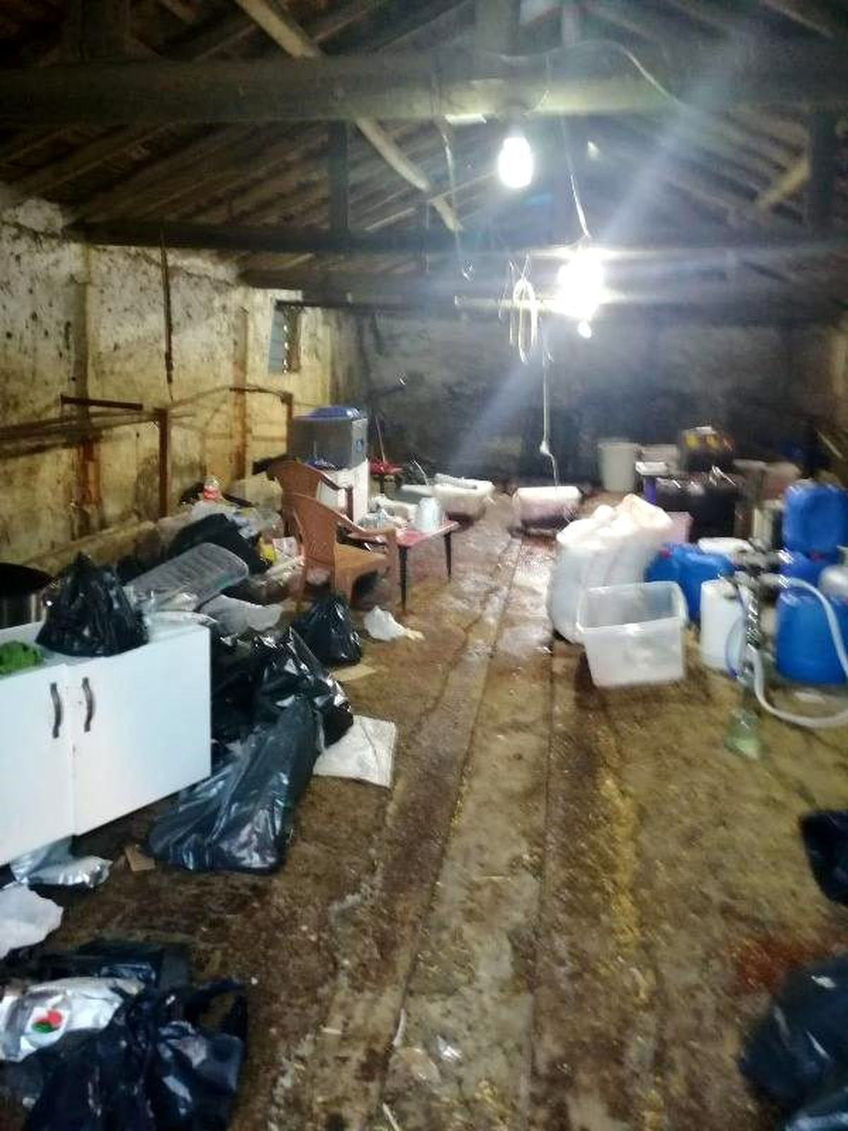 Çiftlik evinde üretilen 1 ton nargile tütünü ele geçirildi