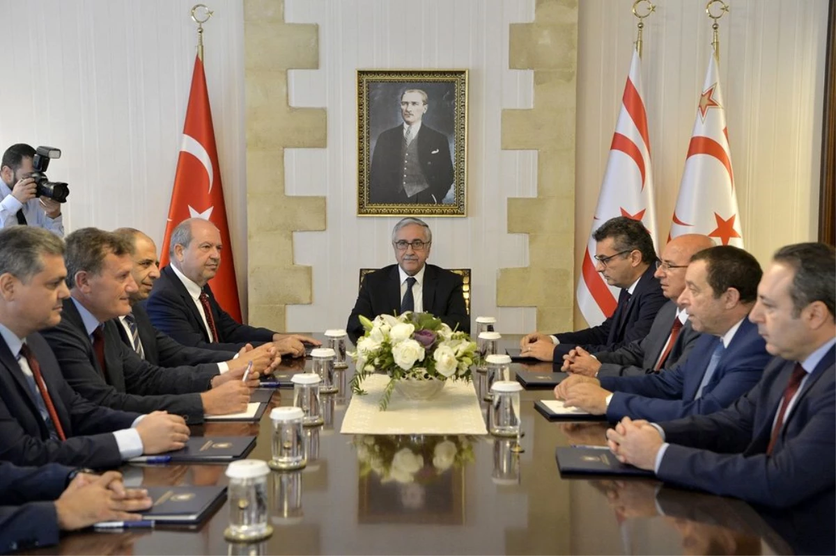 Cumhurbaşkanı Akıncı, siyasi partilerin başkanlarıyla bir araya geldi
