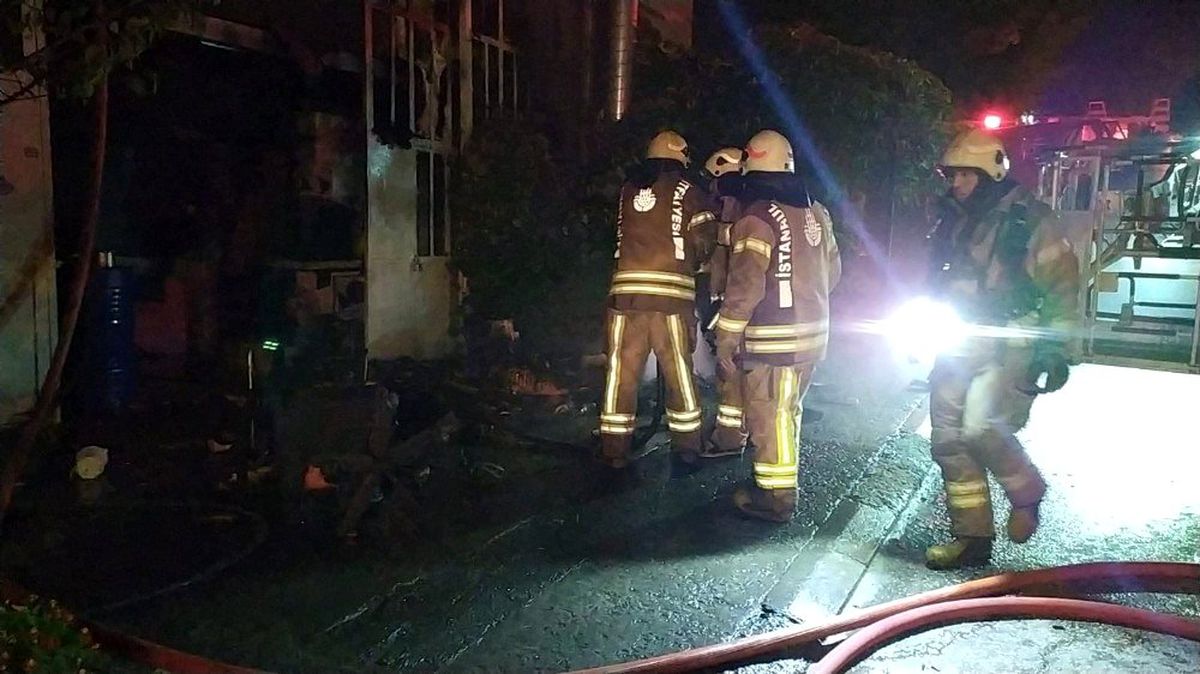 Esenyurt\'ta bir fabrika alev alev yandı