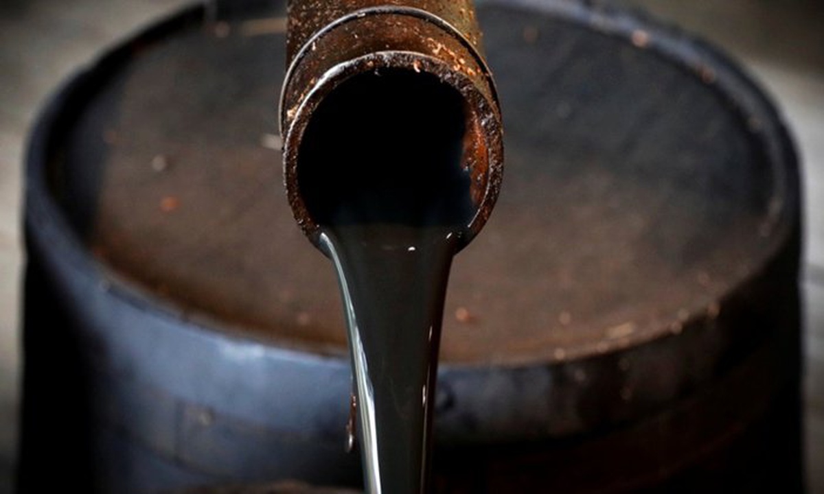 Eylül ayında günlük küresel petrol arzı 1,8 milyon varil düştü