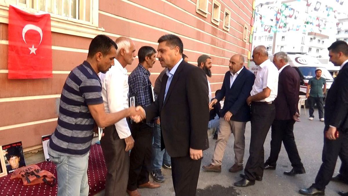 HDP önündeki ailelere bir destek de Elazığ\'dan