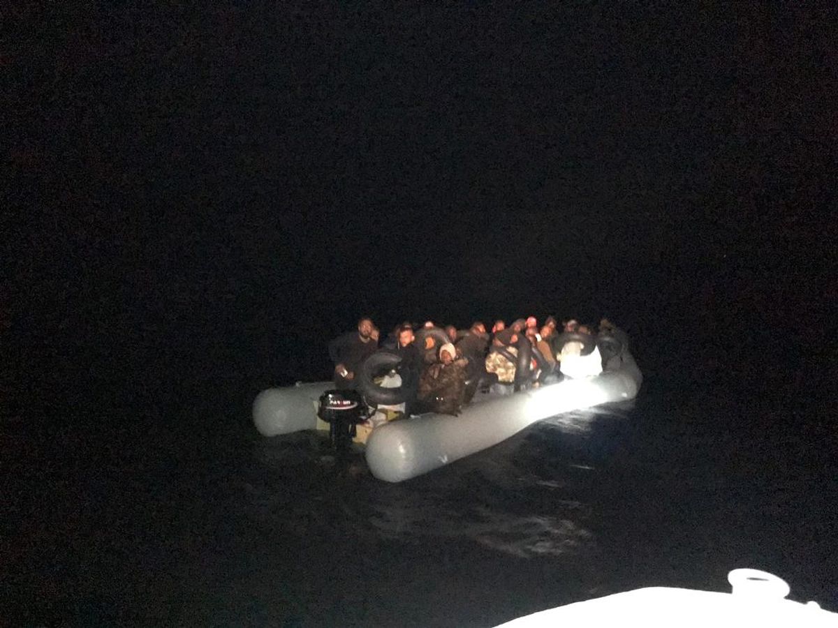 İzmir\'de 51 kaçak göçmen yakalandı