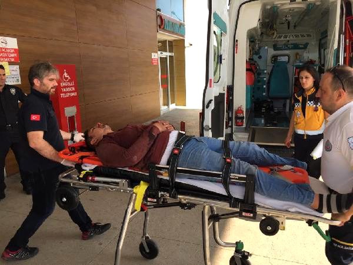 Kamyonet çarpan motosikletin sürücüsü ağır yaralandı