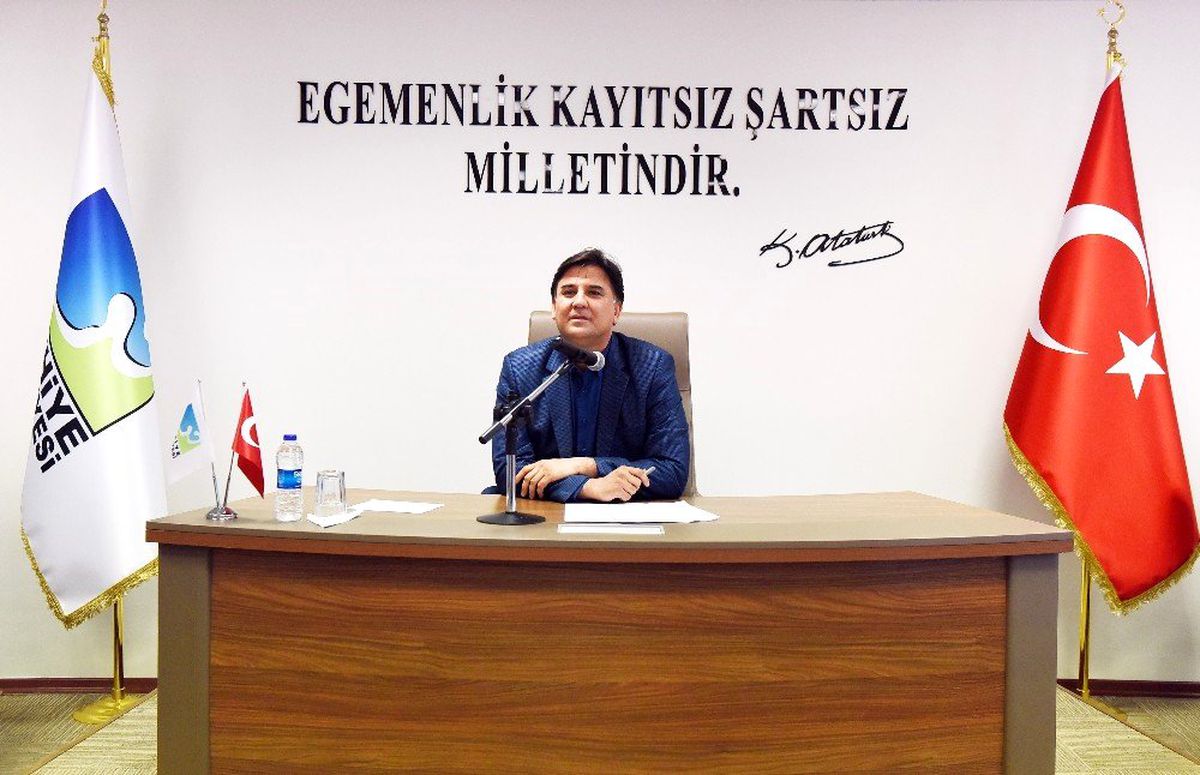 Karaca\'dan; "Bir Bayrak da Sen As" Çağrısı