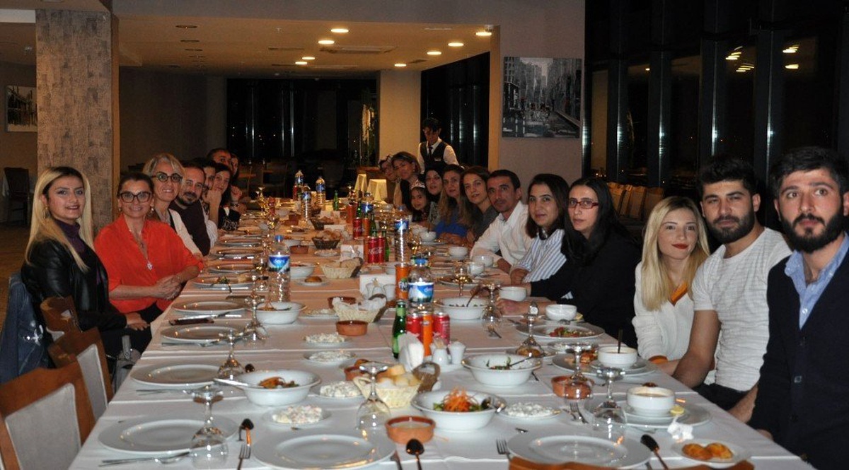 Kars\'ta hastane çalışanları yemekte bir araya geldi