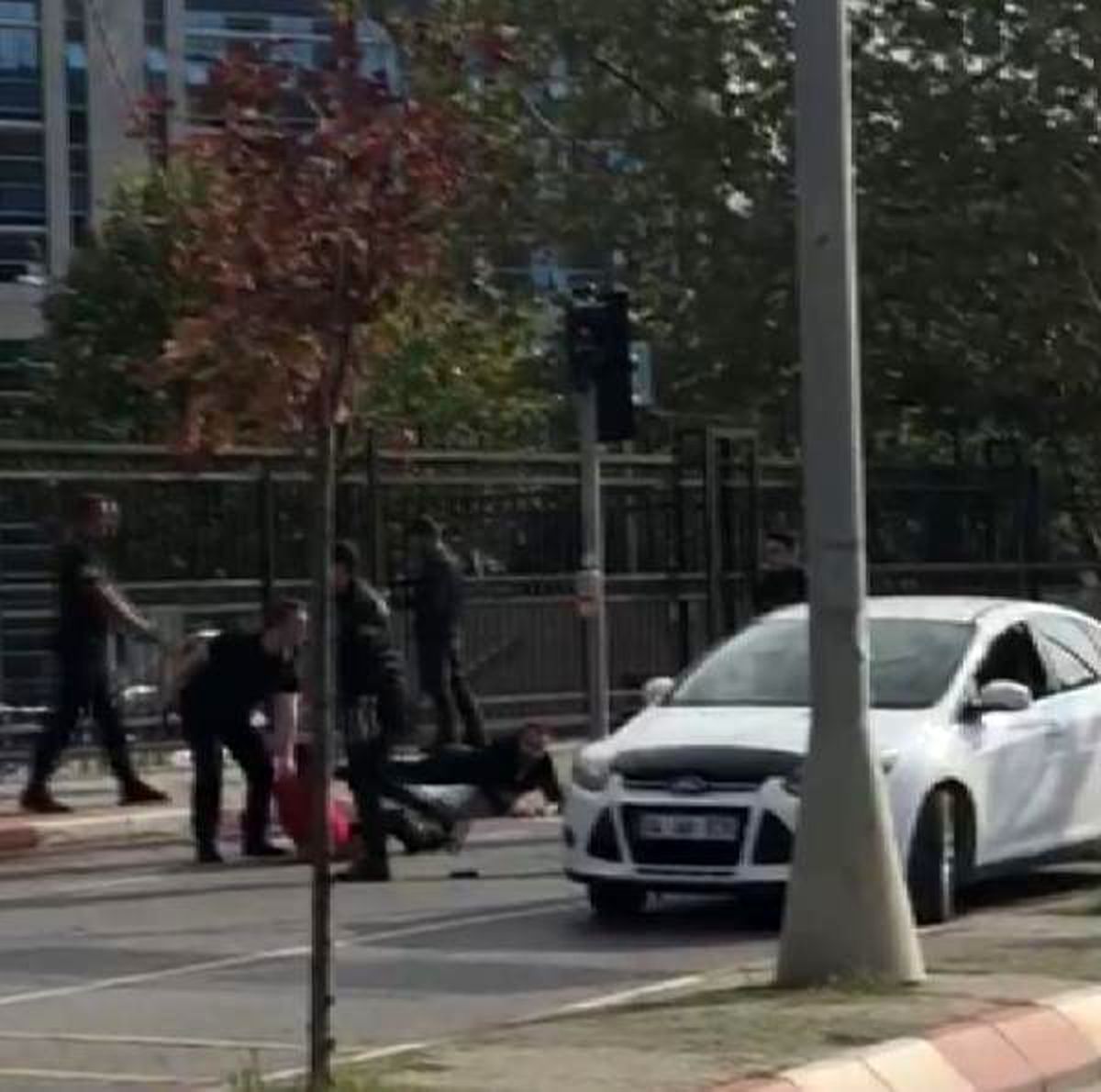 Kartal\'daki adliye önündeki çatışma kamerada