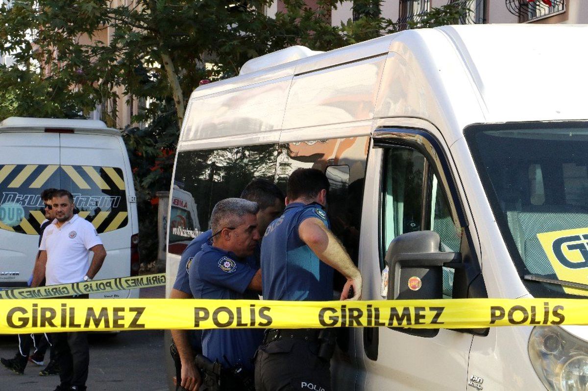 Kayıp şoför kullandığı minibüste ölü bulundu