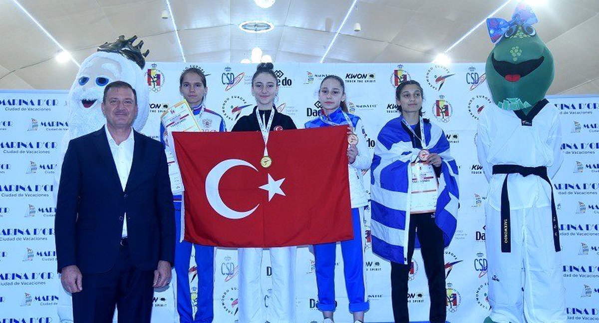 Lise öğrencisinden tekvandoda altın madalya