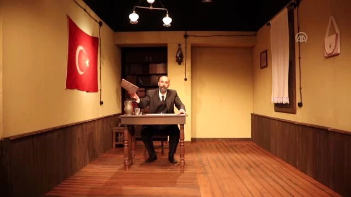 Mehmet Akif\'in diliyle sahnede \'milli şuuru\' anlatıyorlar