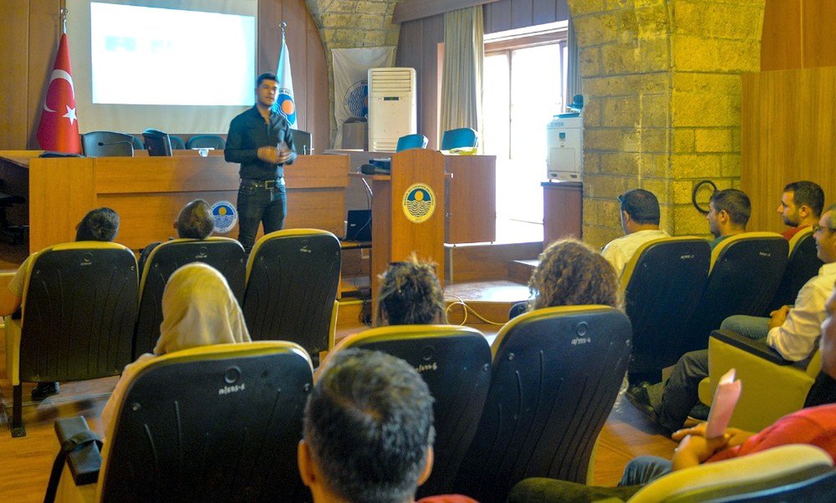 Mersin\'de belediye personeline \'Öfke ve stres kontrolü\' semineri