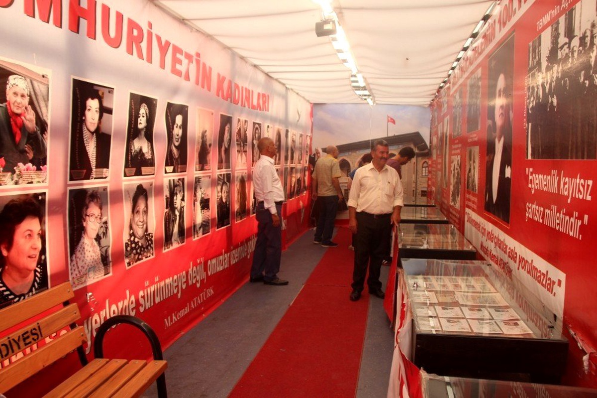 Milli Mücadelenin 100. yılında Cumhuriyet Tır\'ı Elazığ\'a geldi