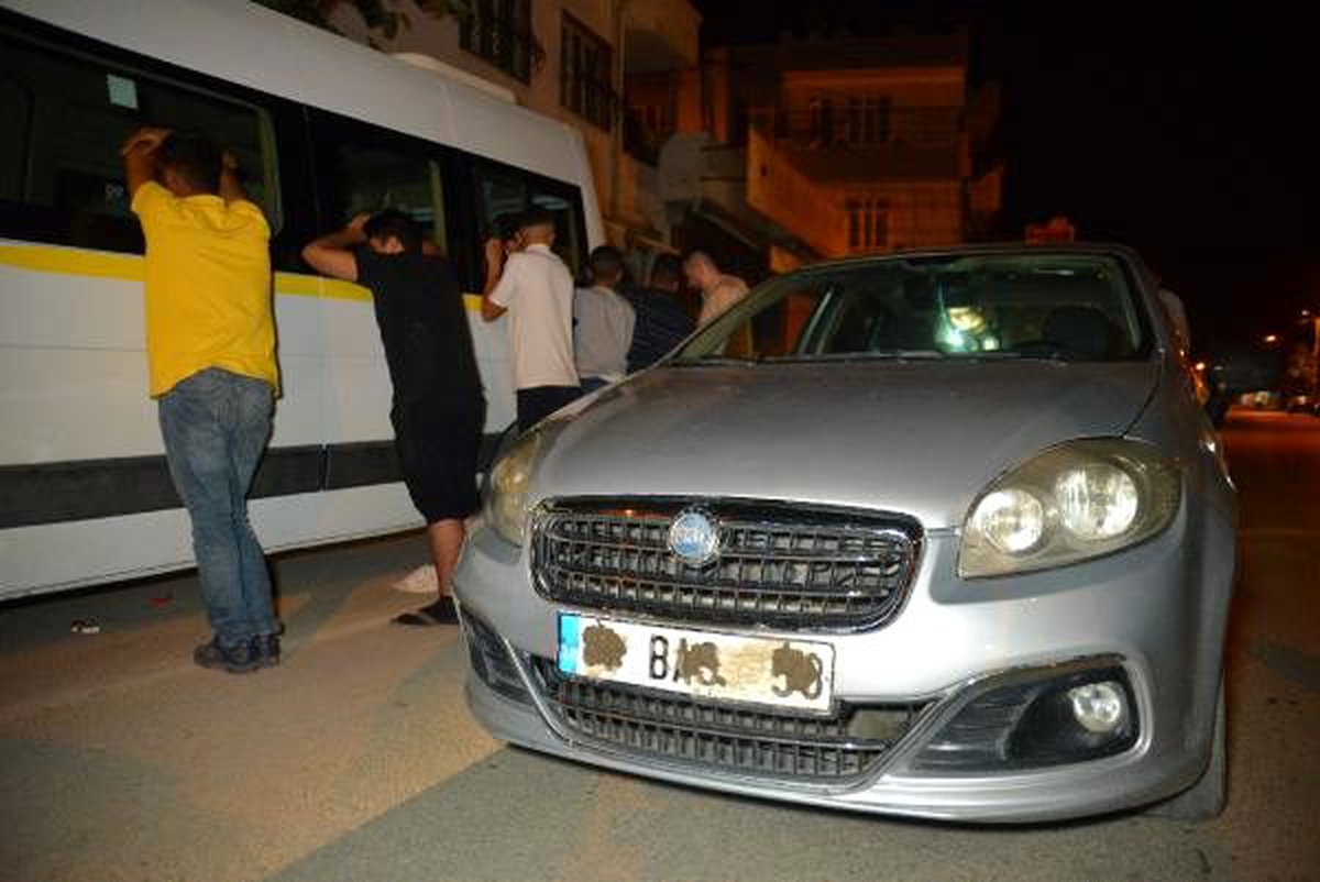 Plakası çamurlu otomobildeki yüzleri maskeli 5 kişi, gözaltına alındı