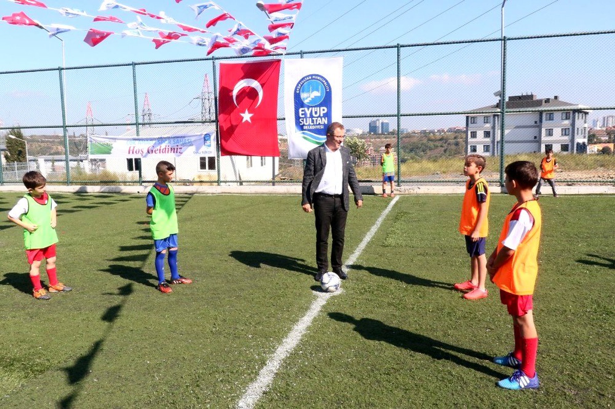 Şair Nabi öğrencileri yeni spor sahasına kavuştu