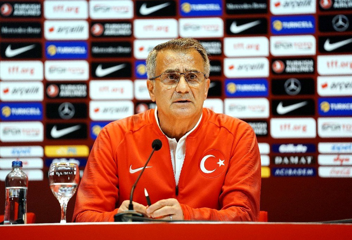 Şenol Güneş: "Oyuncularımızın karakterini sahada güçlü bir şekilde kullanmasını istiyorum"