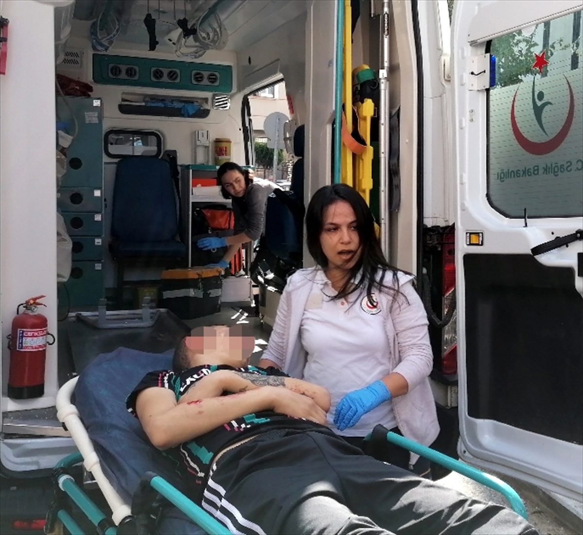 Silahlı kavgada sırtından vurulan çocuk yaralandı