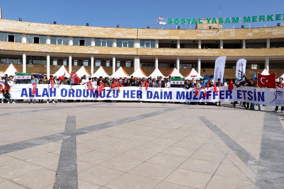 Suriyeli öğrencilerden Mehmetçik için dua