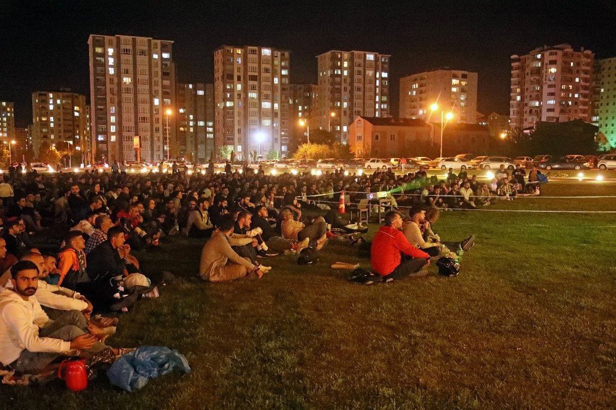 Talas\'ta milli maçlar dev ekranda