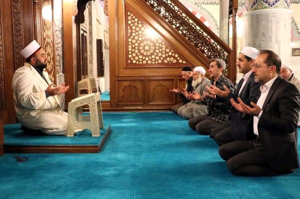 Van\'da \'barış pınarı harekatı\' için camilerde \'fetih süresi\' okundu