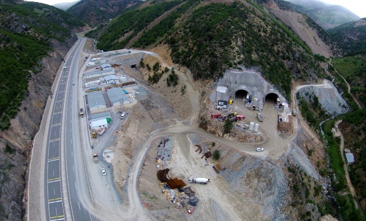 Yeni Zigana Tüneli\'nde kazı oranı yüzde 61,5, kaplama betonu imalatı oranı yüzde 35 seviyesine...
