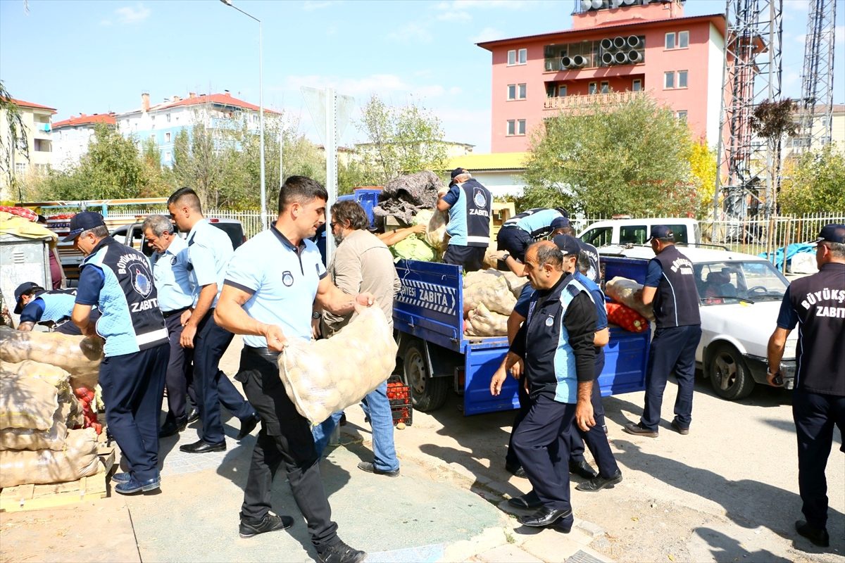 Zabıtadan seyyar satıcılara "çevik kuvvet" destekli denetim