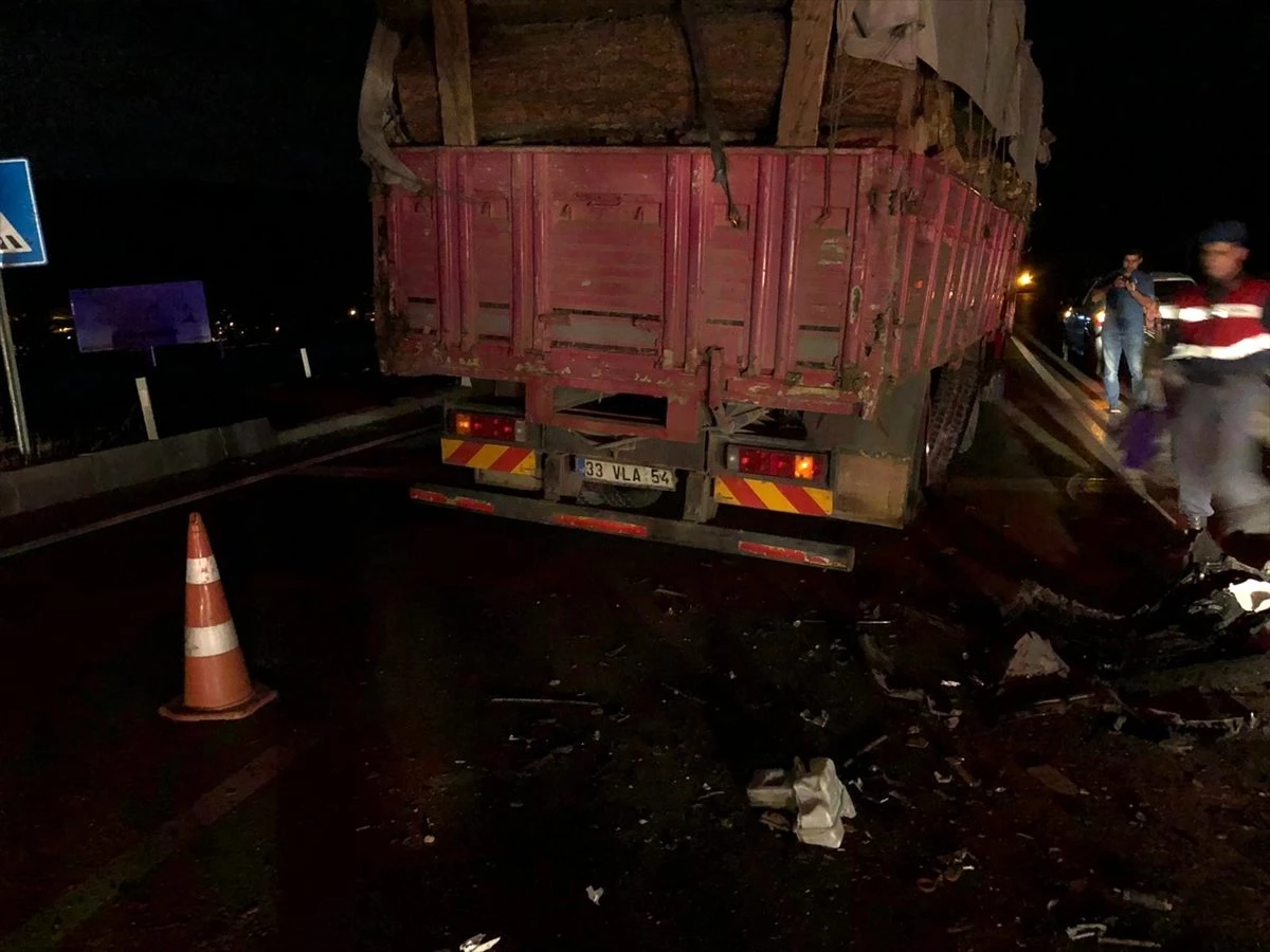 Burdur\'da kamyonla otomobil çarpıştı: 1 yaralı