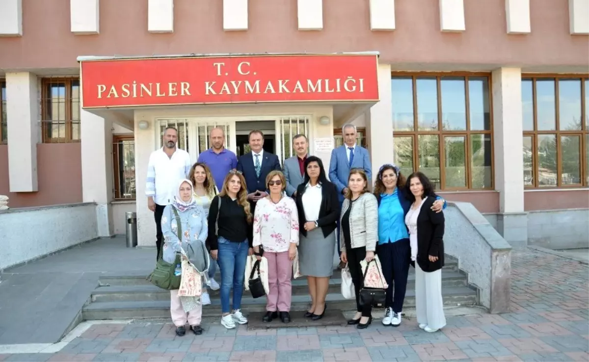 Dadaş Kızı Taliha Hanım ve ekibinden öğrencilere eğitim yardımı