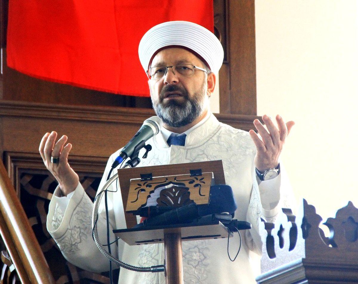 Diyanet İşleri Başkanı Erbaş, Cuma hutbesinde birlik çağrısı yaptı